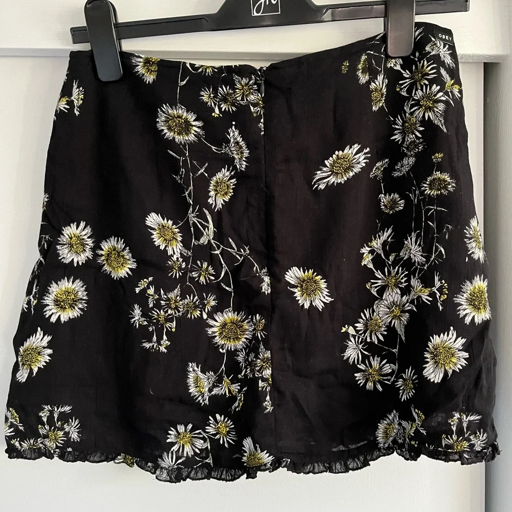 Obey mini skirt - Picture 2 of 6